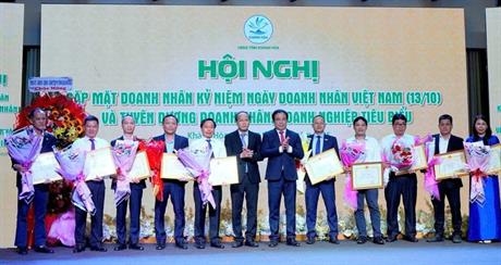 HỘI NGHỊ GẶP MẶT DOANH NHÂN KỶ NIỆM NGÀY DOANH NHÂN VIỆT NAM VÀ TUYÊN DƯƠNG DOANH NHÂN, DOANH NGHIỆP TIÊU BIỂU TỈNH KHÁNH HÒA NĂM 2025