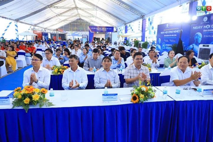 TÁI HIỆN THỜI KHẮC BÁC HỒ ĐỌC TUYÊN NGÔN ĐỘC LẬP BẰNG CÔNG NGHỆ THỰC TẾ ẢO