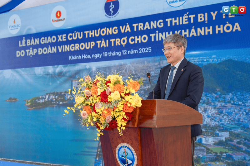 Vingroup trao tặng xe cứu thương tỉnh Khánh Hòa