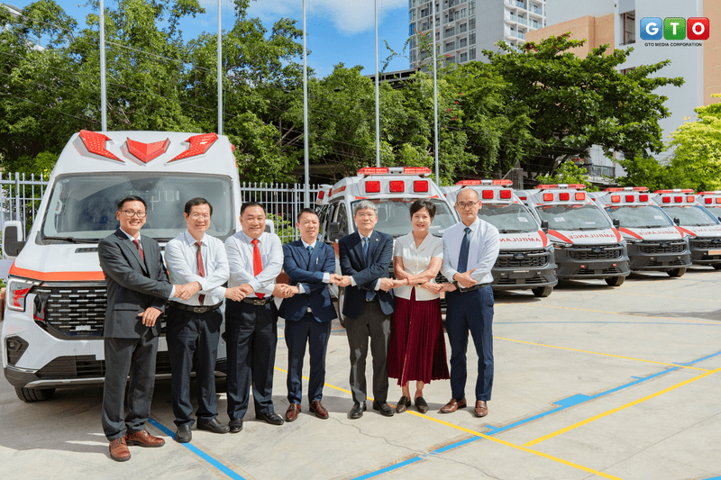 Vingroup trao tặng xe cứu thương tỉnh Khánh Hòa