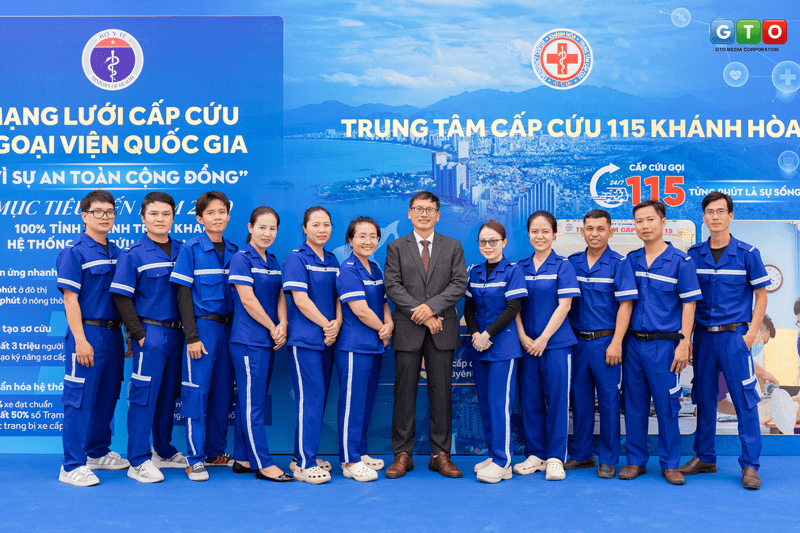 Vingroup trao tặng xe cứu thương tỉnh Khánh Hòa