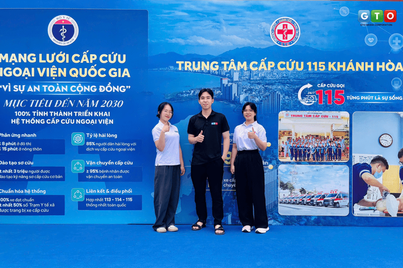 Vingroup trao tặng xe cứu thương tỉnh Khánh Hòa